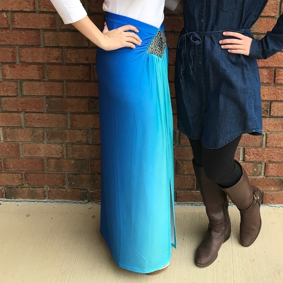 Blue floor length skirt - Picture 6 of 7